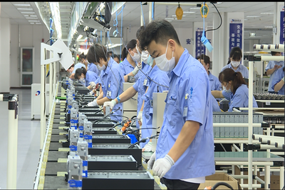 同方湖北宜城工廠首批“鯤鵬”臺式電腦順利下線，開啟國產(chǎn)計算機(jī)新篇章